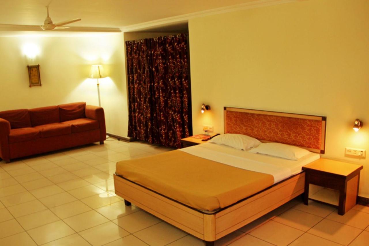 Hotel Parklane Hajdarabad Zewnętrze zdjęcie
