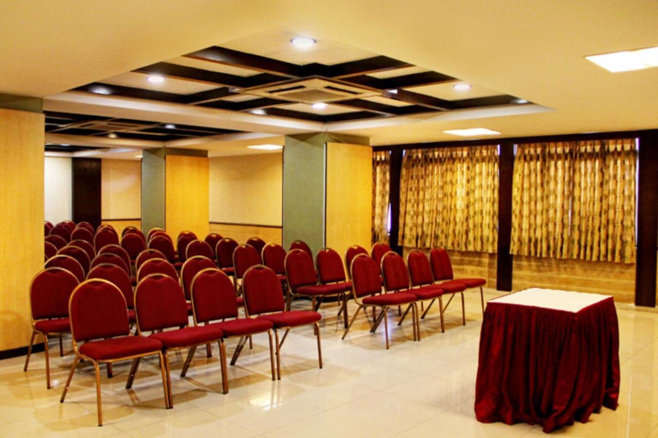 Hotel Parklane Hajdarabad Zewnętrze zdjęcie